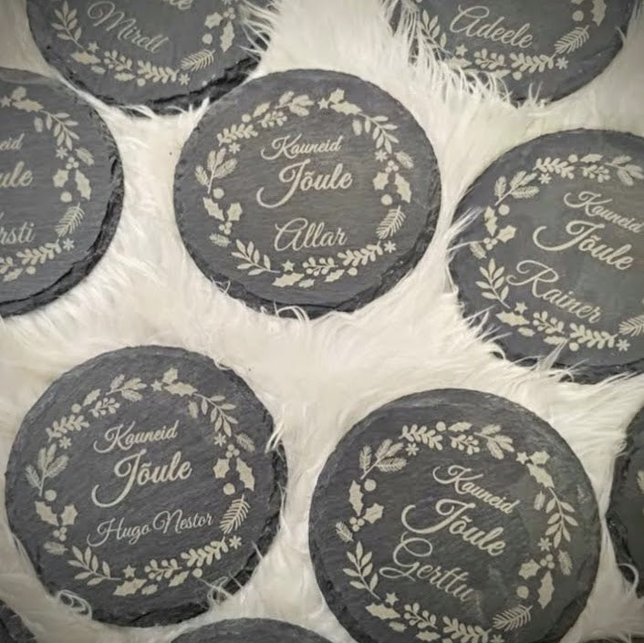 Jõuluteemaline graveeringuga kivist joogialus