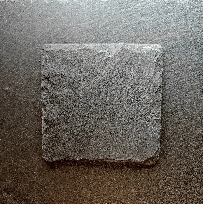 Graveeringuga kivist joogialus